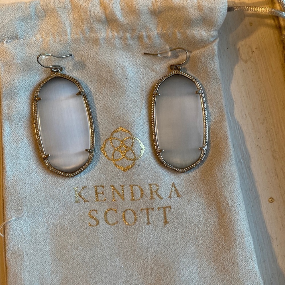 Kendra Scott Elle platinum Drop Earrings In smoke‎ glass